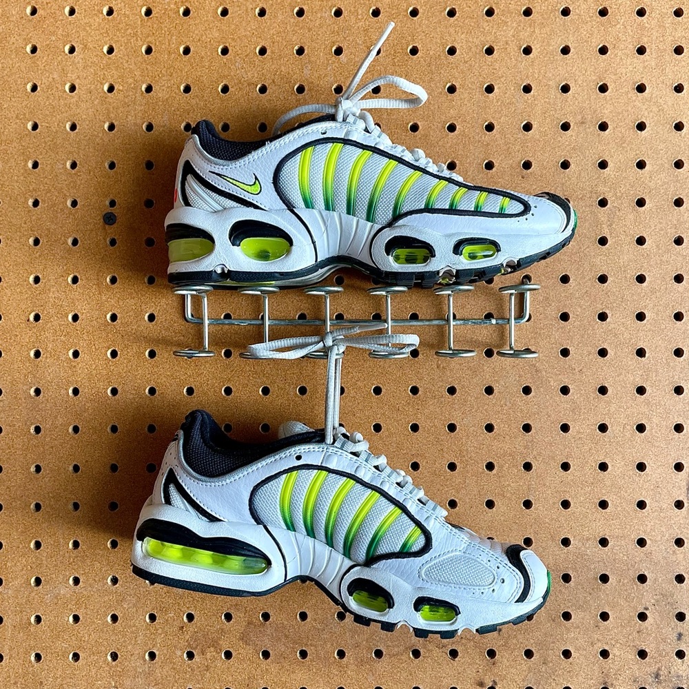 NIKE AIR MAX TAILWIND 4 WHITE VOLT BLACK